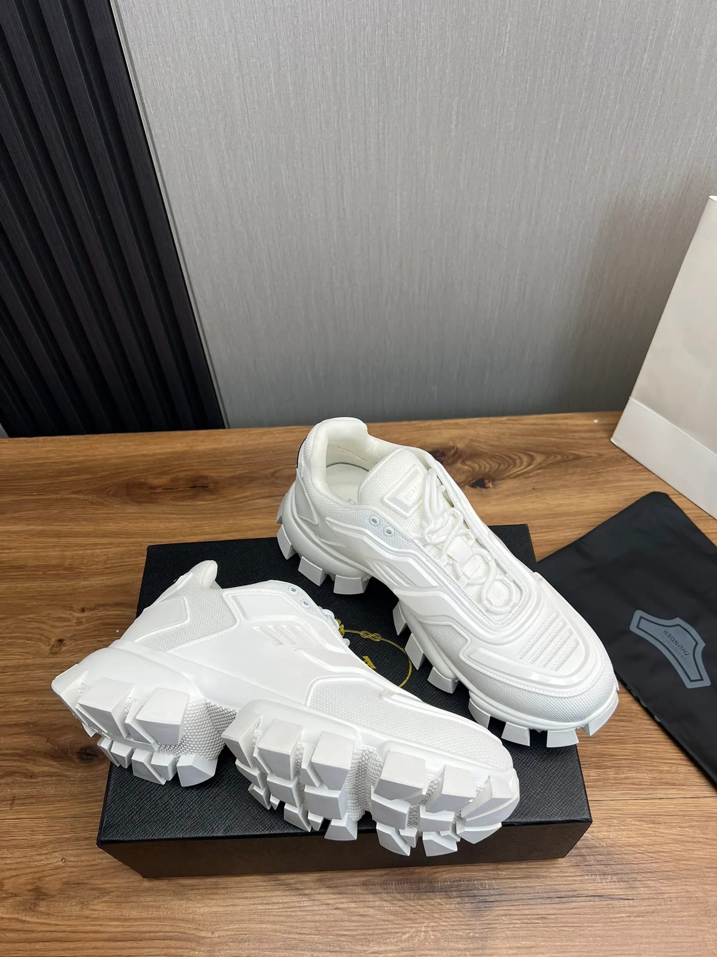 Men's shoes 💰620💰 [PRADA] Popular thick-soled shoes for couples 👩‍❤️‍👨 Available all year round ✔️Official website synchronization Original fly-knit film fabric + cowhide lining, 1⃣️ to 1⃣️ replica, original sole, 36-45 (45 made to order, non-refundable)